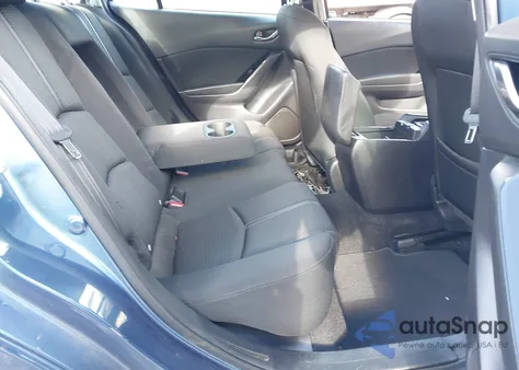 2018 Mazda Mazda3 Sport из США, поврежденный, VIN 3MZBN1U74JM180800